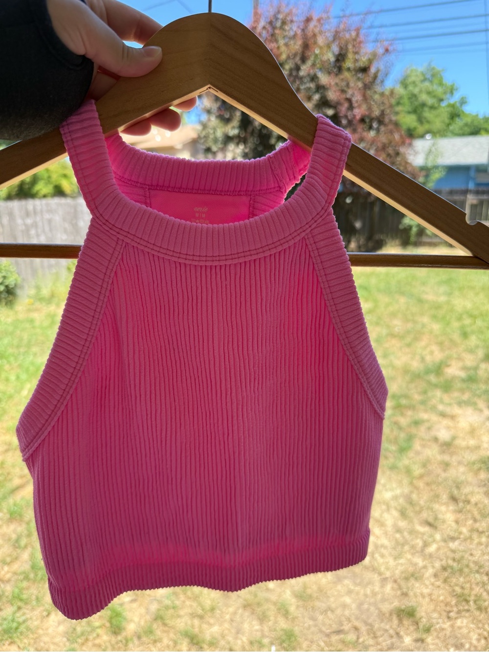Women’s Aerie Pink Ribbed Halter Crop Top‎ size M excellent condition